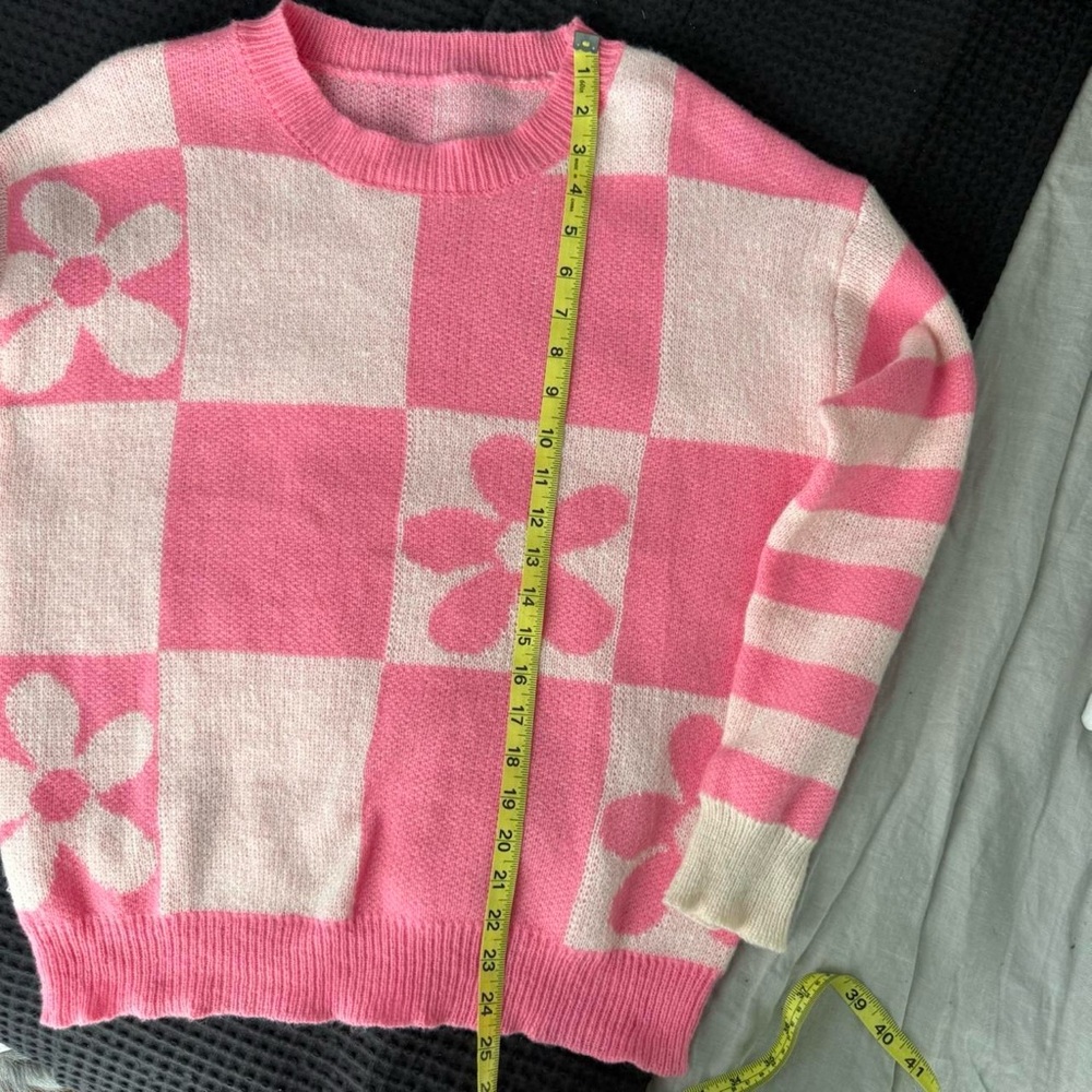 Pink Flower Checkered Sweater - Picture 5 of 6